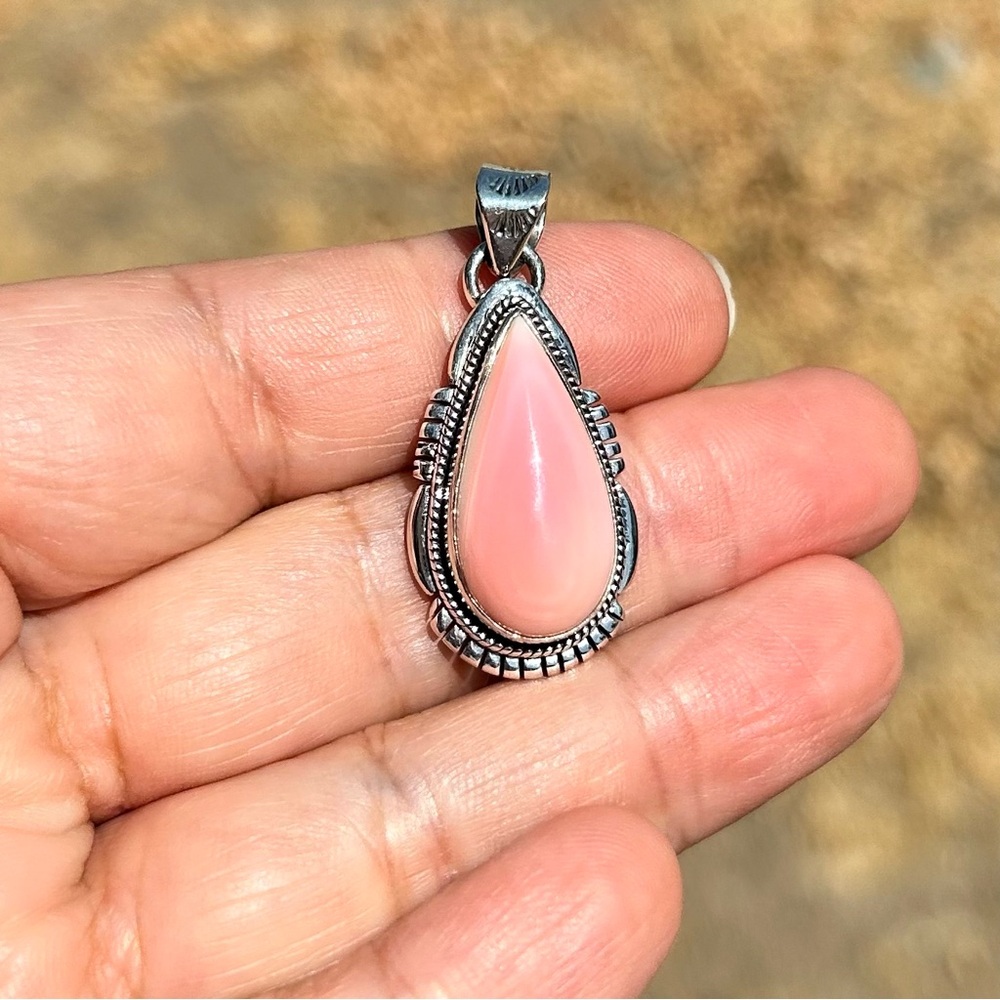 925 Sterling Silver Pink Conch Pendant